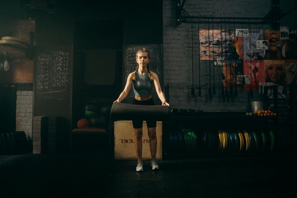 How does the UK fitness industry adapt to changing trends?